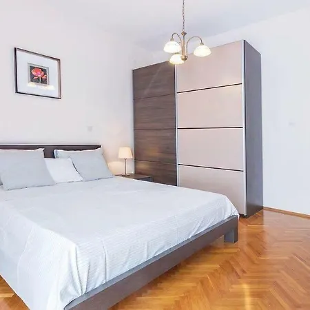 Apartman Eta Apartamento Pula